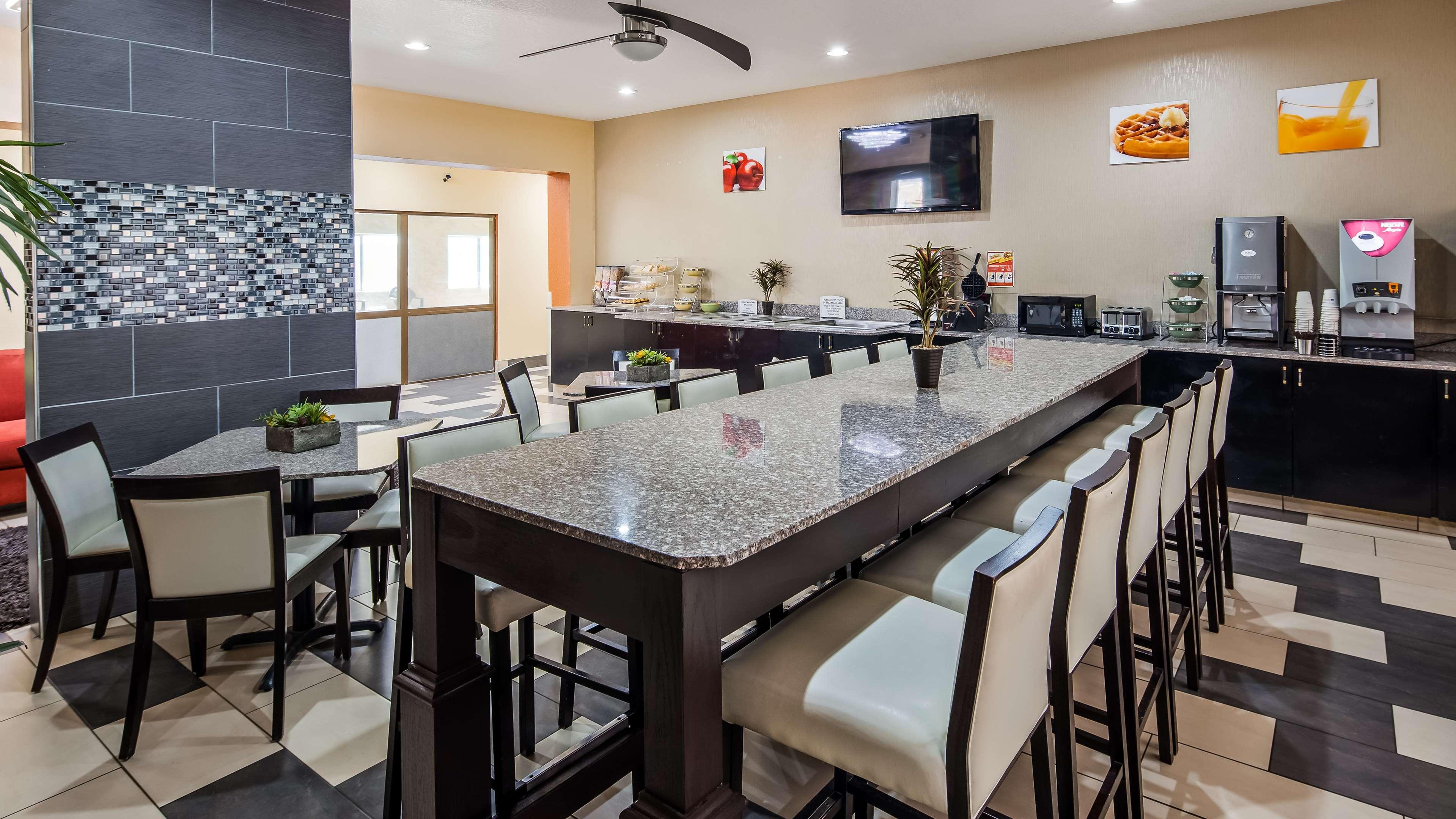 贝斯特韦斯特蓝泉城必住普拉斯酒店 外观 照片